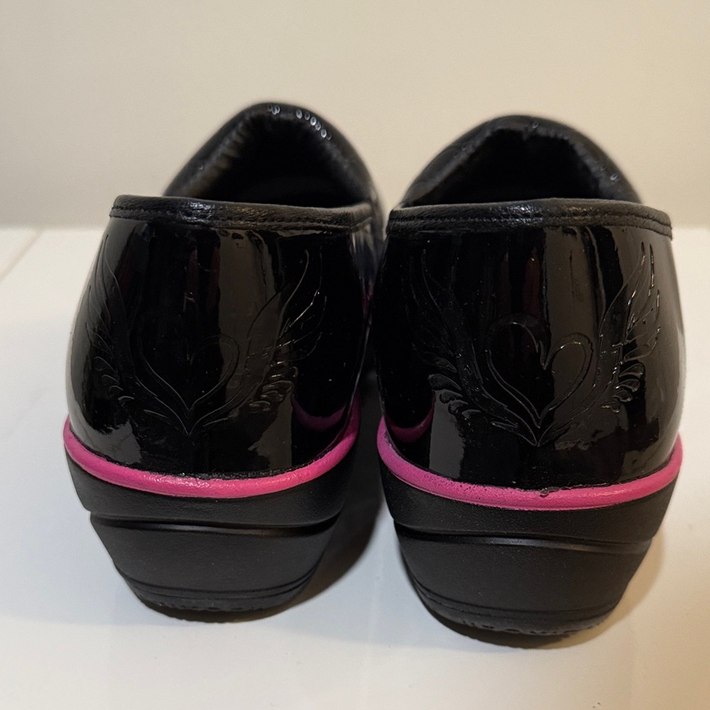 Smitten Women's HearthrobBlack and Pink Heart Nursing Mules Size 40 (9/9.5) NWOT - Picture 4 of 9